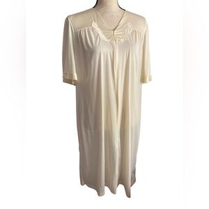 Women’s size medium Vintage robe nightie pjs loungewear butter yellow retro